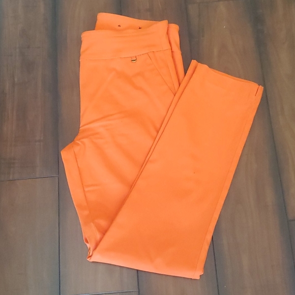 Attyre - Picture 2 of 4